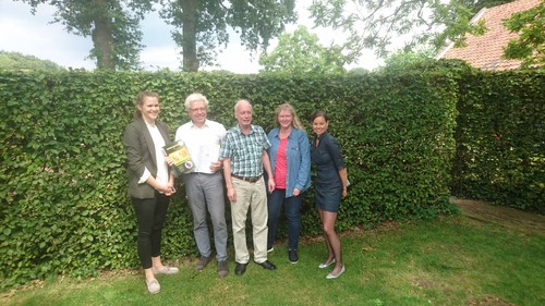 Schrijvers van het boek bij de boekpresentatie